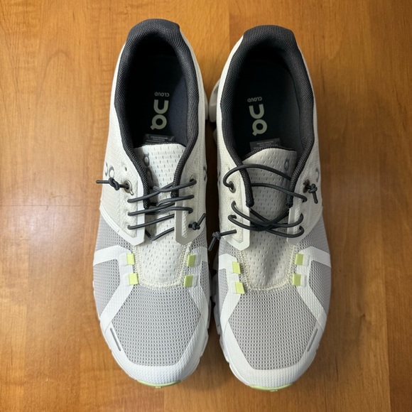 ON Cloud 5 Push Running Shoes in White/Oasis - Picture 4 of 8